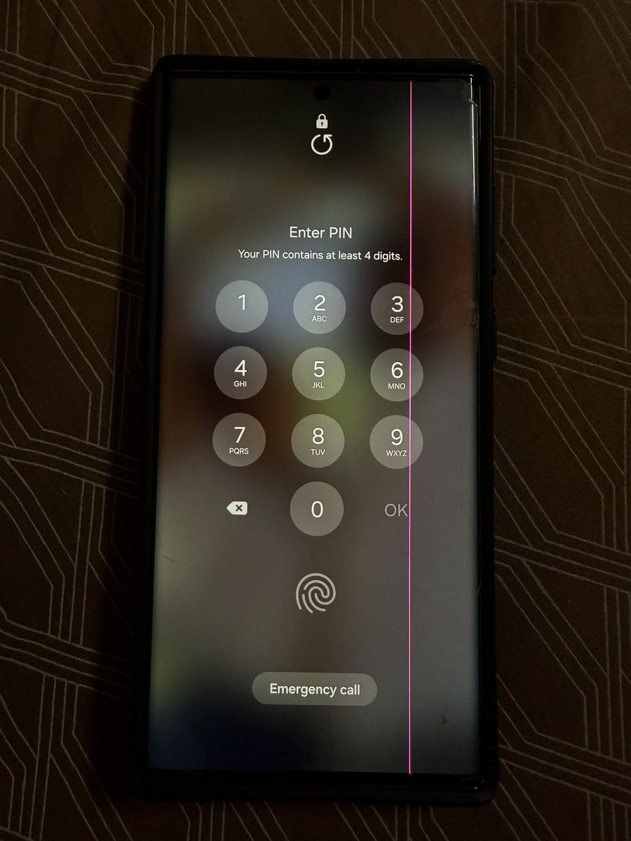 anithraju711's tweet image. Woke up to a surprise on my S22 Ultra — a pink line appeared overnight 😕  
No drops, no damage.  

Others facing this too. Expecting @SamsungIndia to fix this.  

#Samsung #S22Ultra #PinkLineIssue