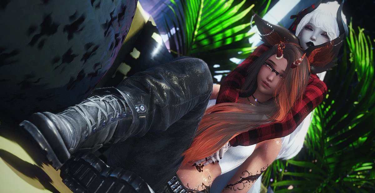 FoxxyXIV tweet picture