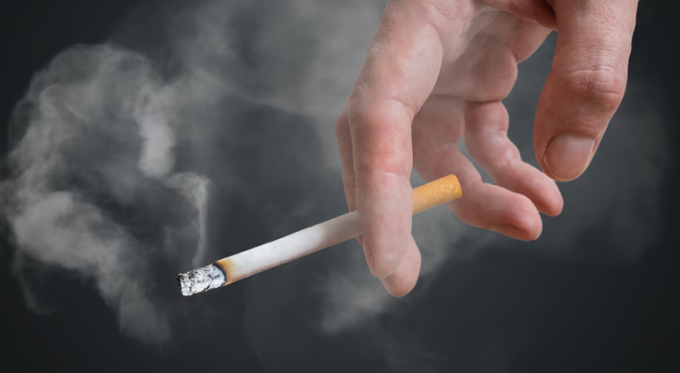 ElFinanciero_Mx's tweet photo. 🚭🚬Expertos advierten que prohibir los vapeadores en México puede favorecer el consumo de cigarro tradicional y abrir espacio al mercado negro; tabacaleras van por alternativas de nicotina sin combustión

https://t.co/rFheoYviO4
📸: Shutterstock https://t.co/ImS5reyU9Q