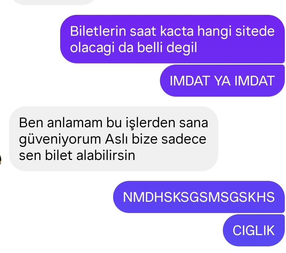 saepally's tweet photo. Fav kuzenden bir yeni mesaj üstümdeki baskının şakası yok AGAAAAAAGAAA https://t.co/xIGsVLFUne