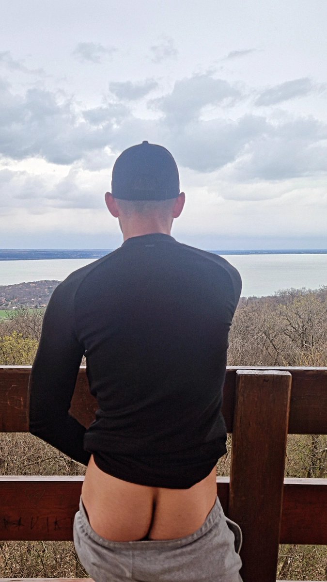 hungOUTdoor tweet media