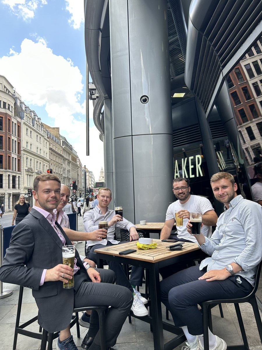 candlemakerCS's tweet photo. Great weather, good company, and a few pints on the terrace. Proper way to spend a spring afternoon in the city. https://t.co/ZaCH3epYPR
