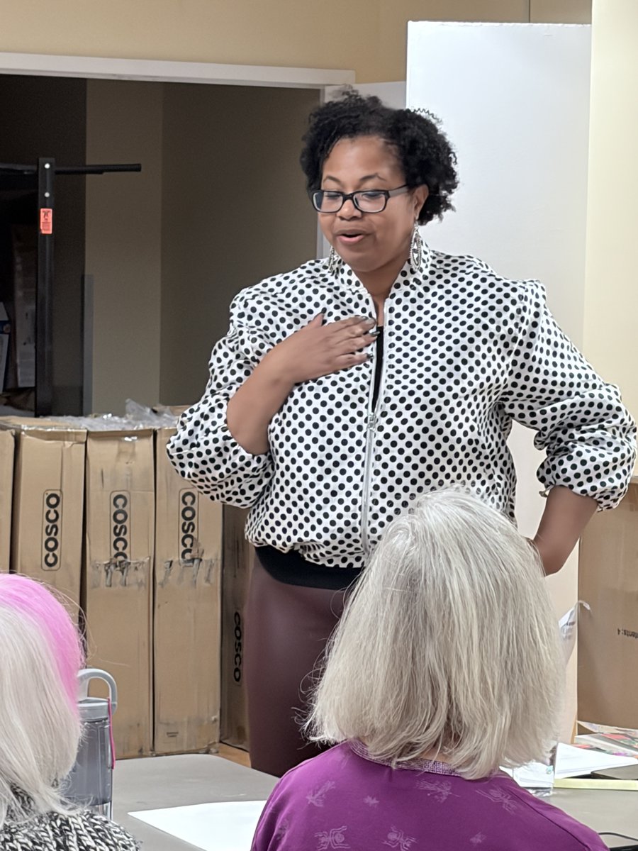 BrownstonePoets's tweet image. patriciacarragon8.wordpress.com/2026/03/30/we-… #workshop #poetry #CommunityJoy 
What a fantastic Sunday at Women Writers in Bloom. We bloomed with JP Howard and workshop facilitator LeConte Dill. LeConte taught us how to write a contrapuntal, a form that I, personally, want to learn. Food kept coming