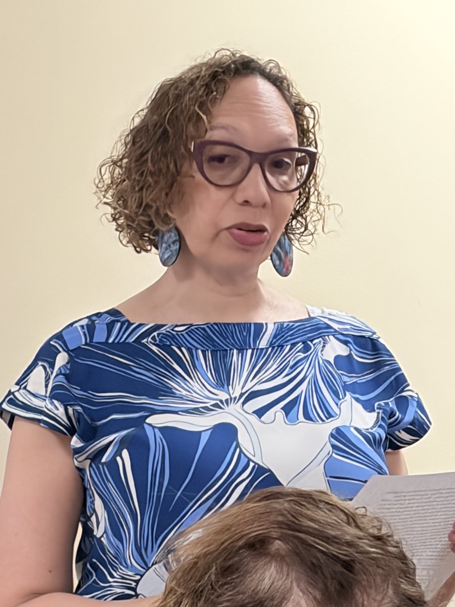 BrownstonePoets's tweet image. patriciacarragon8.wordpress.com/2026/03/30/we-… #workshop #poetry #CommunityJoy 
What a fantastic Sunday at Women Writers in Bloom. We bloomed with JP Howard and workshop facilitator LeConte Dill. LeConte taught us how to write a contrapuntal, a form that I, personally, want to learn. Food kept coming