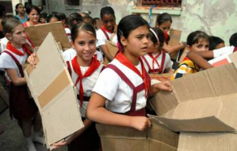 Pioneros recuperadores dl futuro, movimiento que incentiva el reciclaje en el municipio d Florida.
Estas acciones se realizan en los centros estudiantiles dl territorio en saludo al 4 d abril,en vísperas d los aniversario 65 OPJM y 64 UJC.
Más información: facebook.com/plugins/post.p…