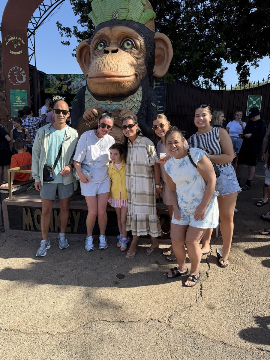 akafaing's tweet photo. Family pictures at monkey park Tenerife ☀️😎 https://t.co/vkNlw08kIE