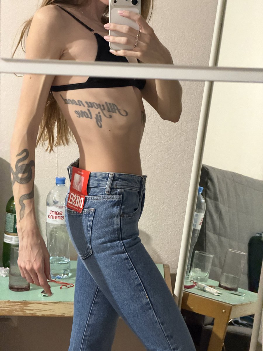 малышка на миллиард tweet media