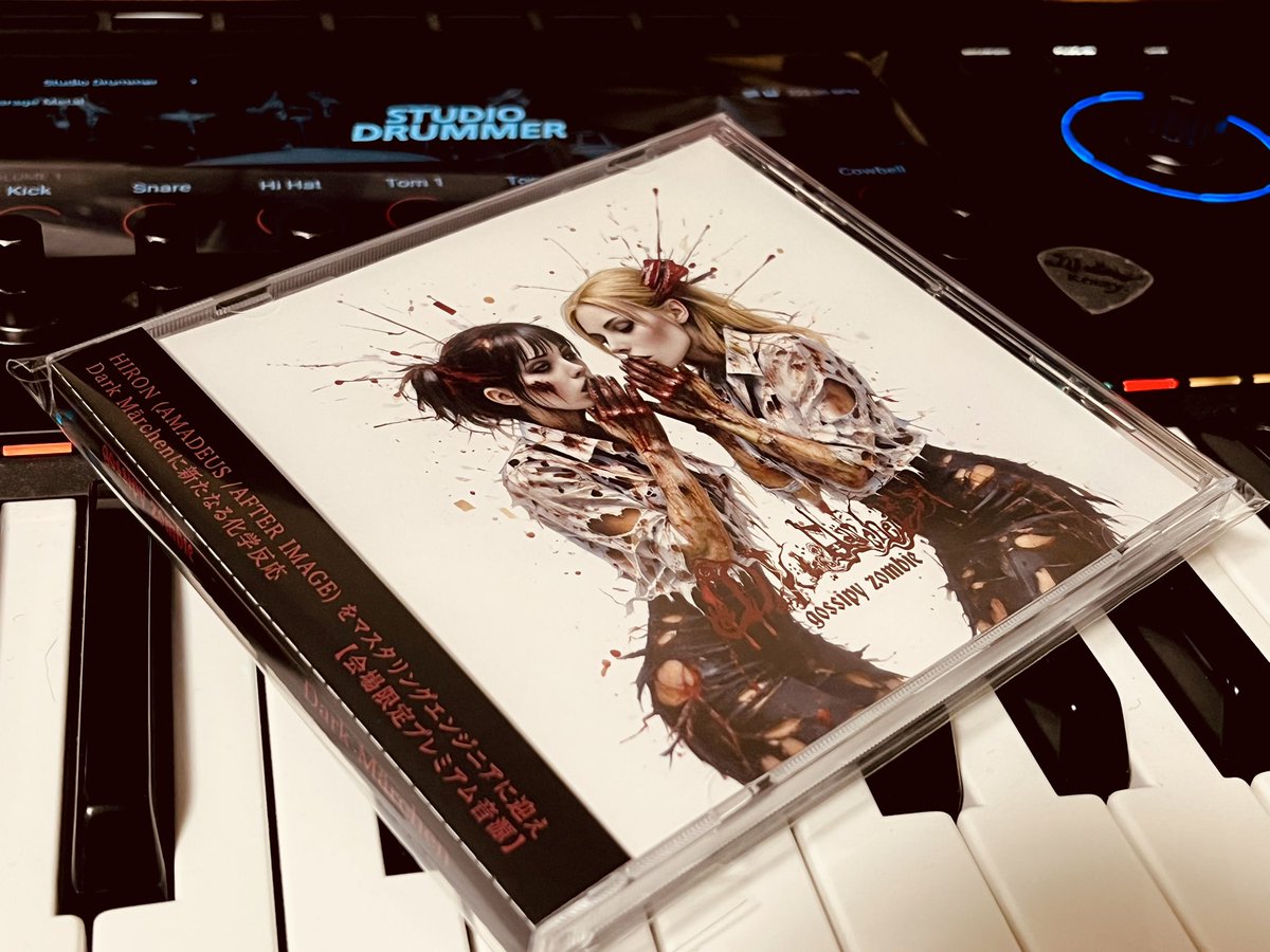 次回のライブ物販から、こちらの音源「gossipy zombie」（白版）が買えますよ。