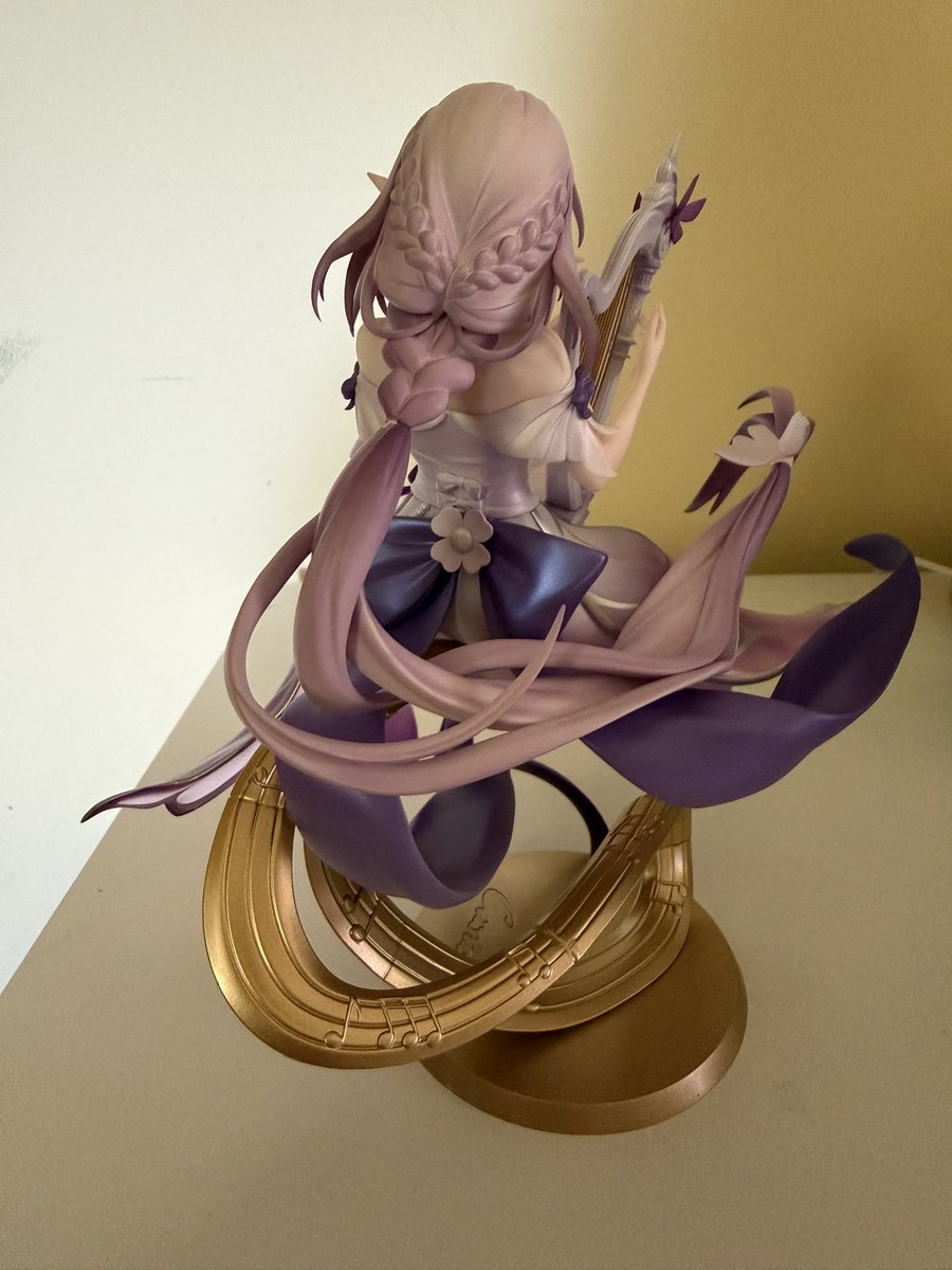 sugisyakult's tweet image. these are kind of bad pics, but my cassie figure is here and she’s gorgeous 💜