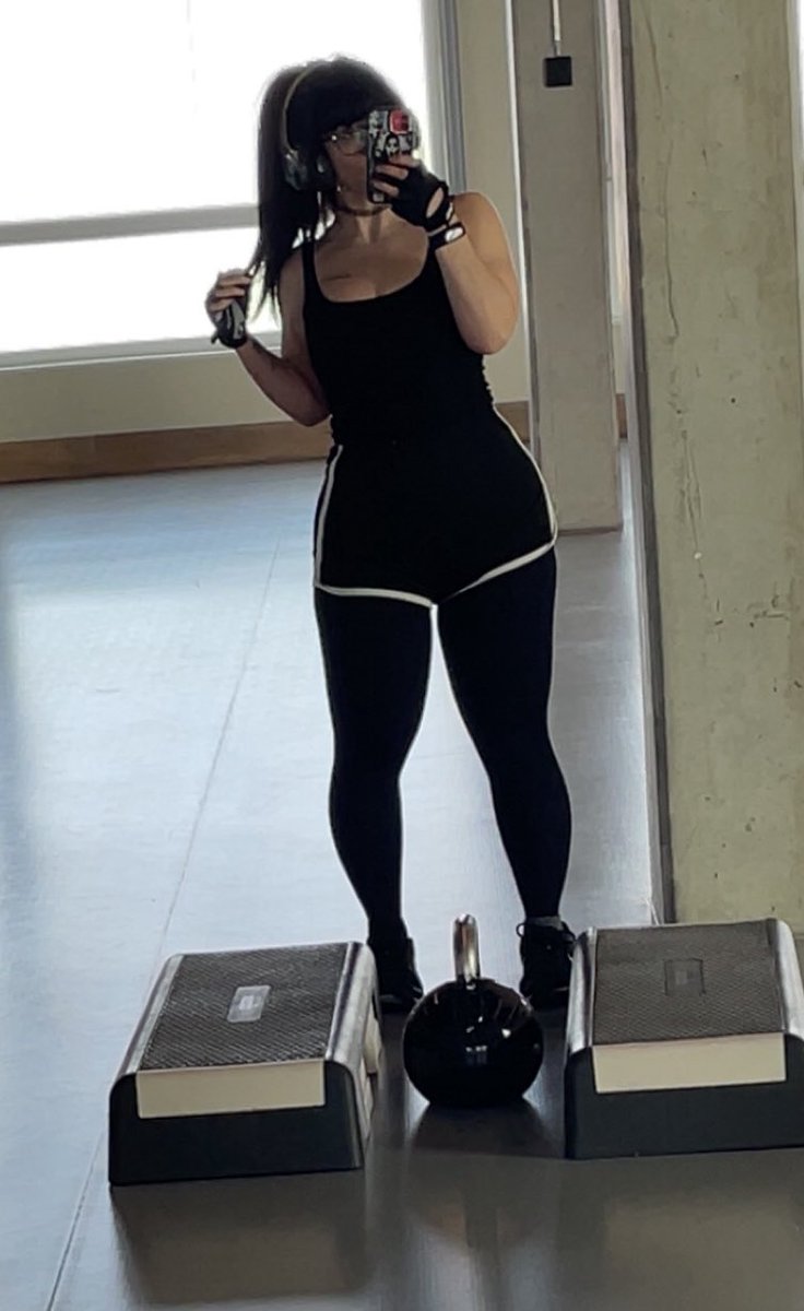 Moon_of_autumn6's tweet image. Gym today 
This exercise burns my ass and my legs away every time HAHAHA