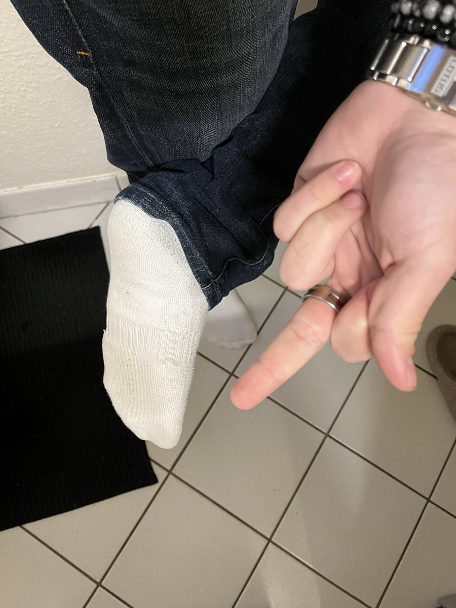 Master_Erwan_'s tweet photo. Quelles chiennes pour les sniffer  😈?
#cashmaster #moneyslave #findom #kiffeur #cho7 https://t.co/unCyWXr3nt