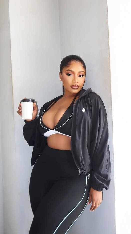 OriAde👸 tweet media