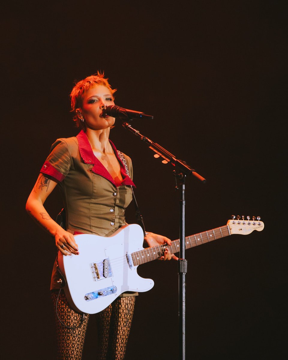 crissy.{- cristina.♡☁} tweet media