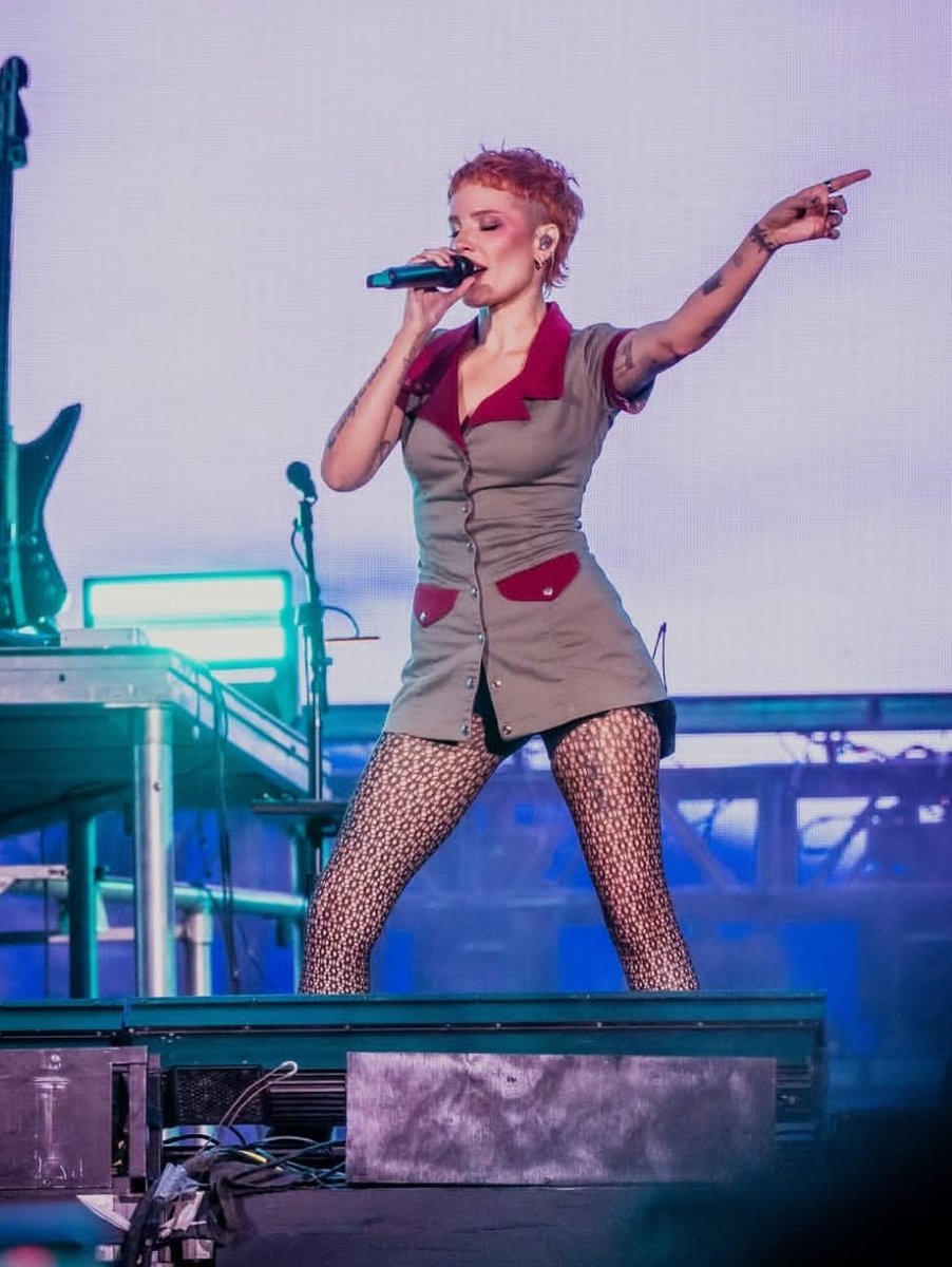 crissy.{- cristina.♡☁} tweet media