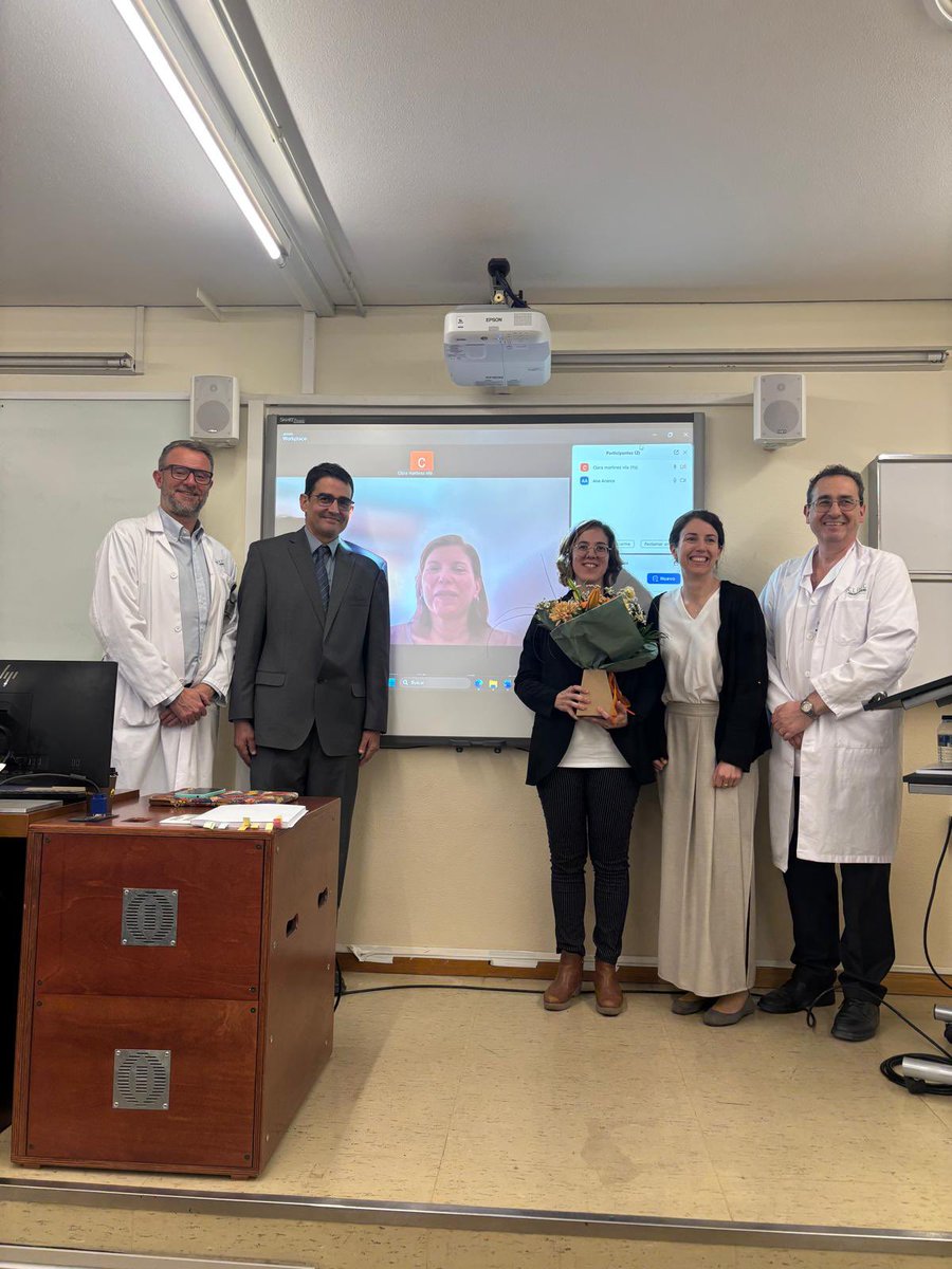 AnaArance1's tweet photo. Felicidades a la Dra Clara Martínez Vila por el trabajo realizado en su tesis doctoral y por haber alcanzado este hito tan relevante en su trayectoria académica. Gracias al tribunal de la UB por su evaluación, comentarios y el tiempo dedicado. https://t.co/iARhWFQUU1
