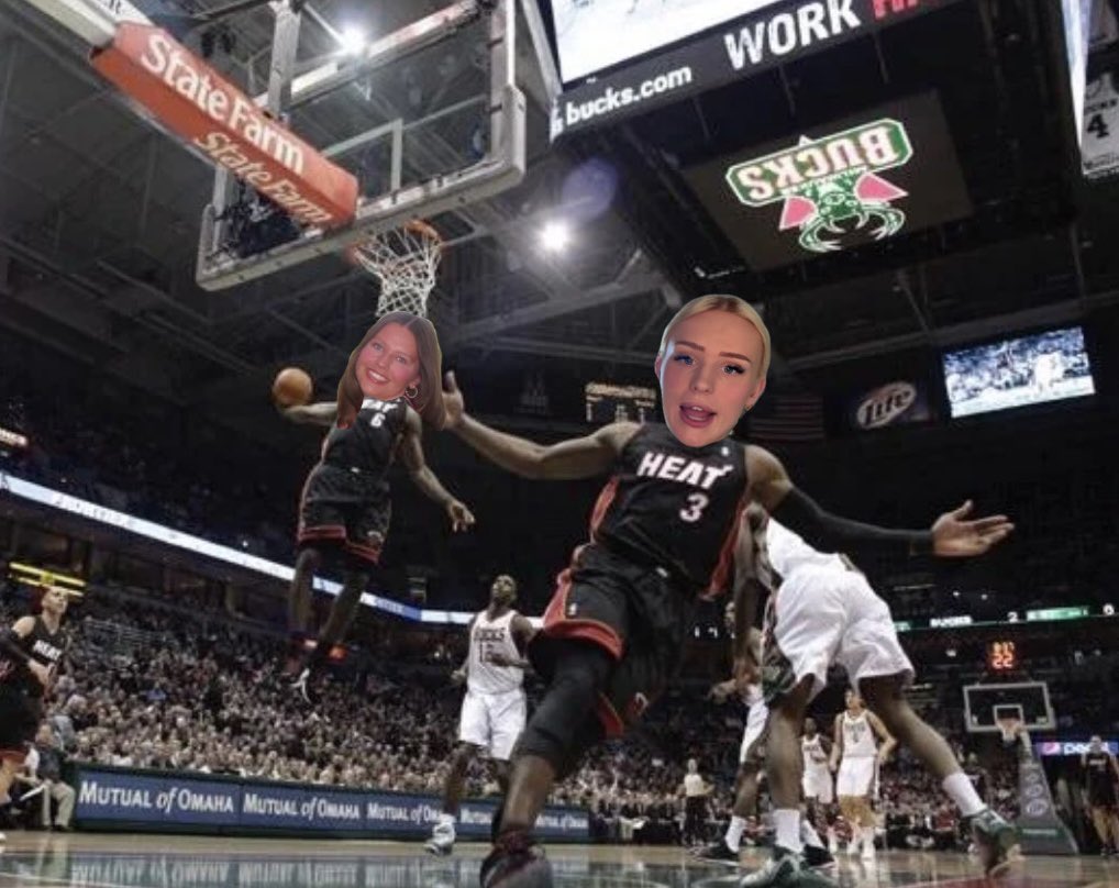 KonmanKnipple's tweet photo. Kowalski tosses it up to Kansas Bar Girl, BANGGG #PassTheTorch https://t.co/3P3MjogHmw