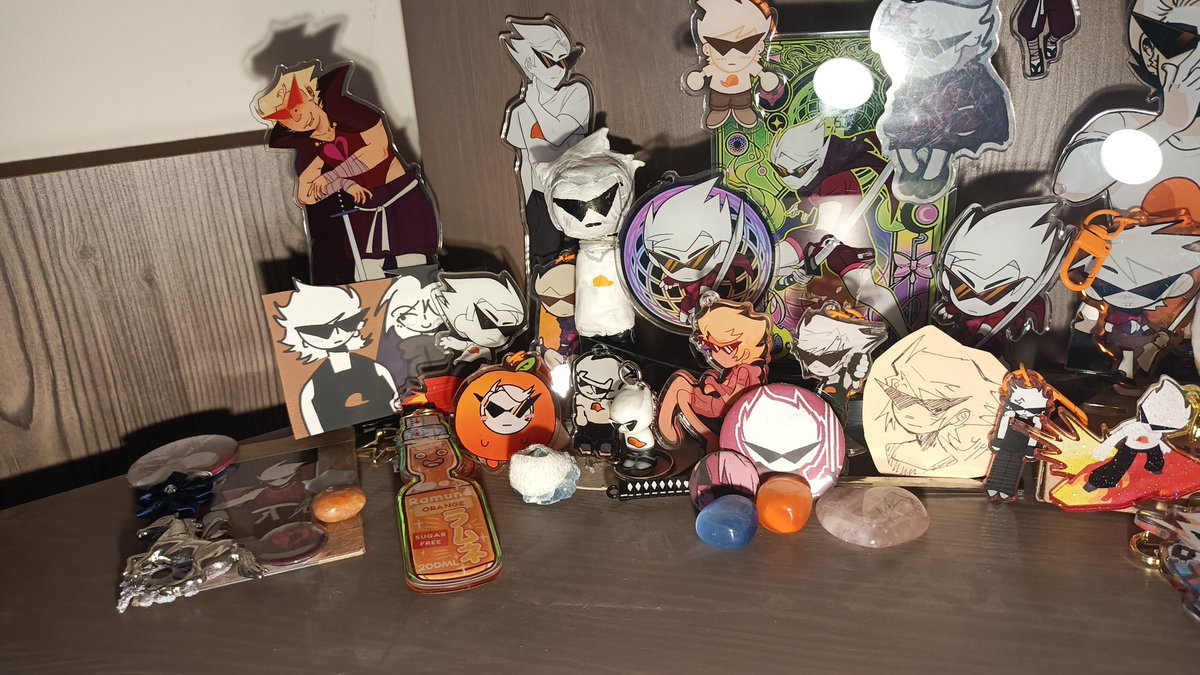 ilydirkstrider's tweet image. Slightly rearranged my dirk collection :D I still have so much space to add stuff in,,,,