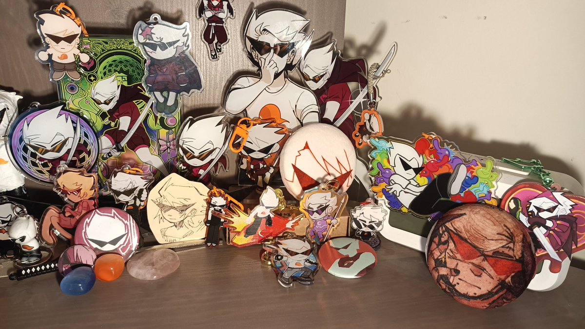 ilydirkstrider's tweet image. Slightly rearranged my dirk collection :D I still have so much space to add stuff in,,,,