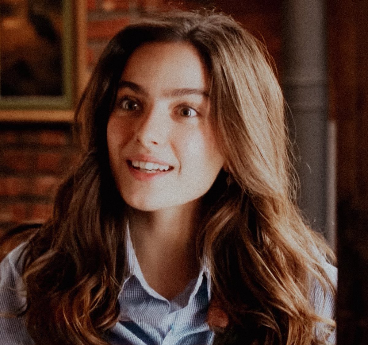 kendi içsel çatışmalarını aşk hayatını mesleğini eleninin hikayesini hak ettiği şekilde izlemek istiyoruz

BaşrolSensin AvaYaman