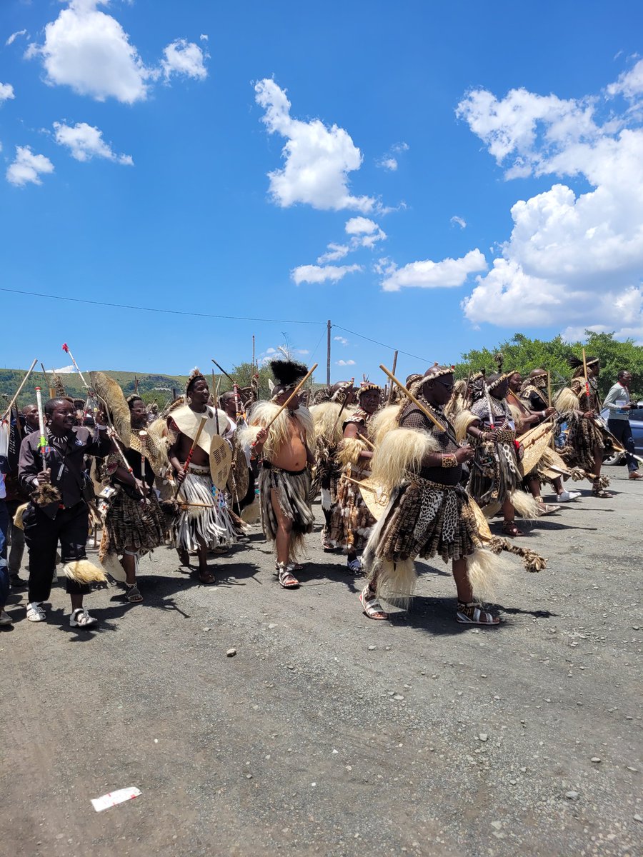 Zuluyesabeka24's tweet image. Ake sibungaze amaButho onke esizwe sakwaZulu! 

"Indoda kwaZulu ifela izinto ezintathu:
Izinkomo
Umfazi 
NOMHLABA. Sothi safelani koBaba Mkhulu?"  ~uBaba Mgilija Nhleko

#MCM
#zuluyesabeka