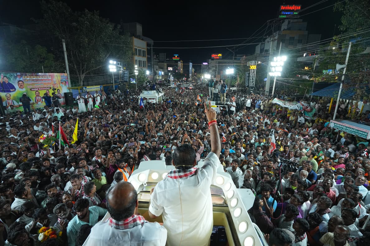 தூத்துக்குடியில் எடப்பாடியாரின் சூறாவளி சுற்றுப்பயணம்...!

இந்த ஆட்சியை வீட்டுக்கு அனுப்ப தன்னெழுச்சியாய் கூடிய கூட்டத்தின் ஒரு பகுதி...!

#AIADMK #EPSfor2026TNCM #TWOLEAVES