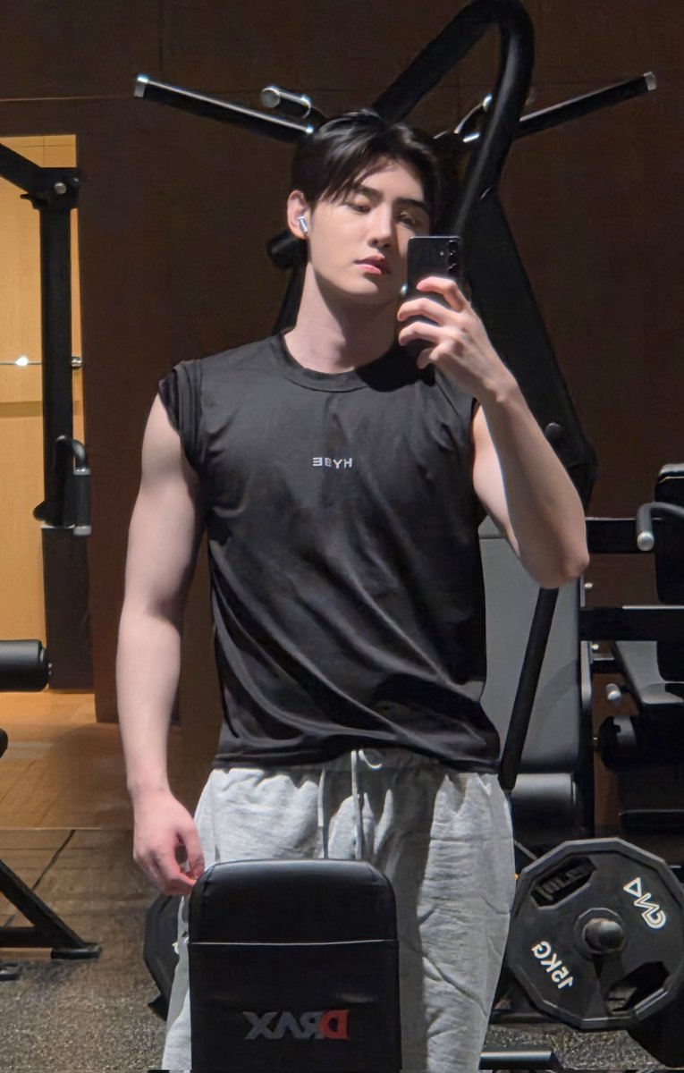 kpop moments that could kill achilleans tweet media