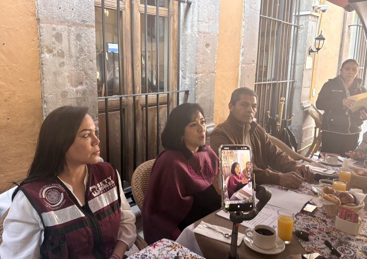 hector_sinecio's tweet image. #MONITOR #TVQ #LaNeta Anuncia integrante del @senadomexicano por @PartidoMorenaMx por #Querétaro @beatrizroblesgs avances en las gestiones realizadas ante @CFEmx mismas que incluyen; Ampliación de red eléctrica y transmisión, así como mantenimiento y renovación de infraestructura