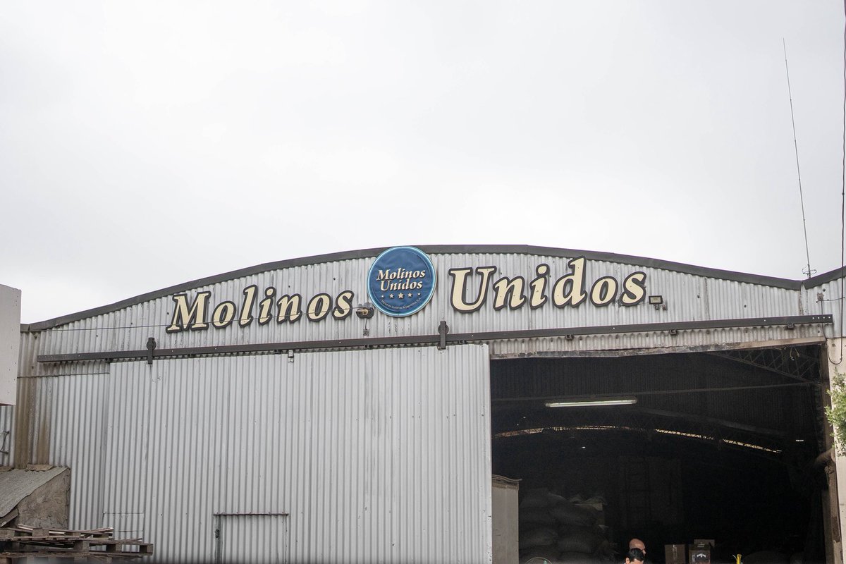 ❤️🧉 Junto a Alejandro recorrimos la pyme Molinos Unidos, que desde hace 7 años produce yerba mate con un diferencial enorme: tienen uno de los pocos molinos propios habilitados para elaborar sin TACC en la provincia de Buenos Aires. En la oficina y las recorridas nos acompañan