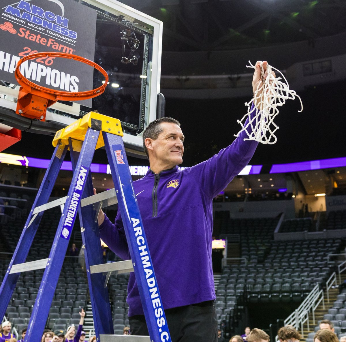 UNImbb's tweet image. Head coach Ben Jacobson announces departure from UNI program after 25 seasons 🏀 

📰 bit.ly/4143t5C

#EverLoyal | #LegacyEra | #Family | #UNIMBB125