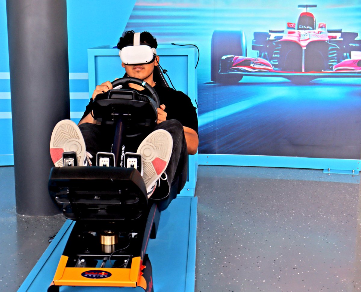 CulturaJalisco's tweet image. #JAPI te espera estas vacaciones para explorar, descubrir y aprender. 🤩👉  Ven con toda tu familia y disfruten de más de 90 exhibiciones interactivas.
📍 Jalisco Paseo Interactivo | 31 de marzo — 12 de abril.
🗓️ Martes a domingo: 10 am — 6 pm
¡Te esperamos! ✨