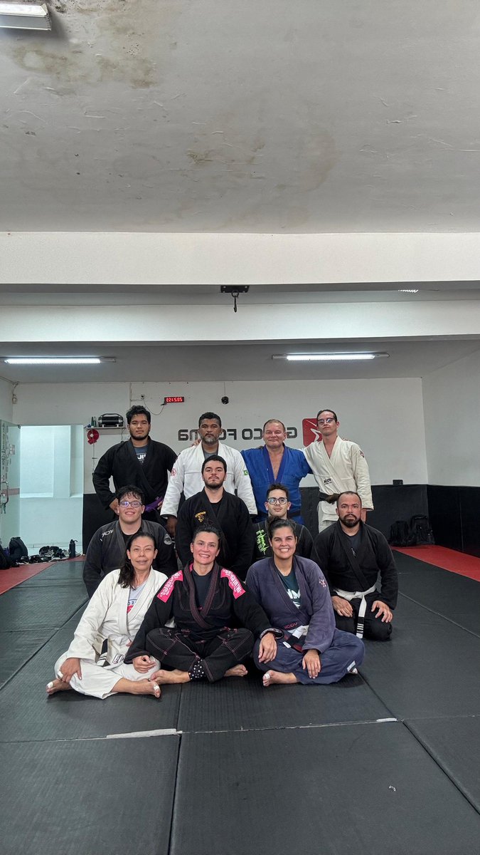 Fernand42124794's tweet photo. Treino dessa segunda-feira aqui na equipe MKT, oss!!! #djnandoazevedo #djblackbelt #jiujitsu #bjj #jiujitsubrasileiro https://t.co/Zpqct5uyzF