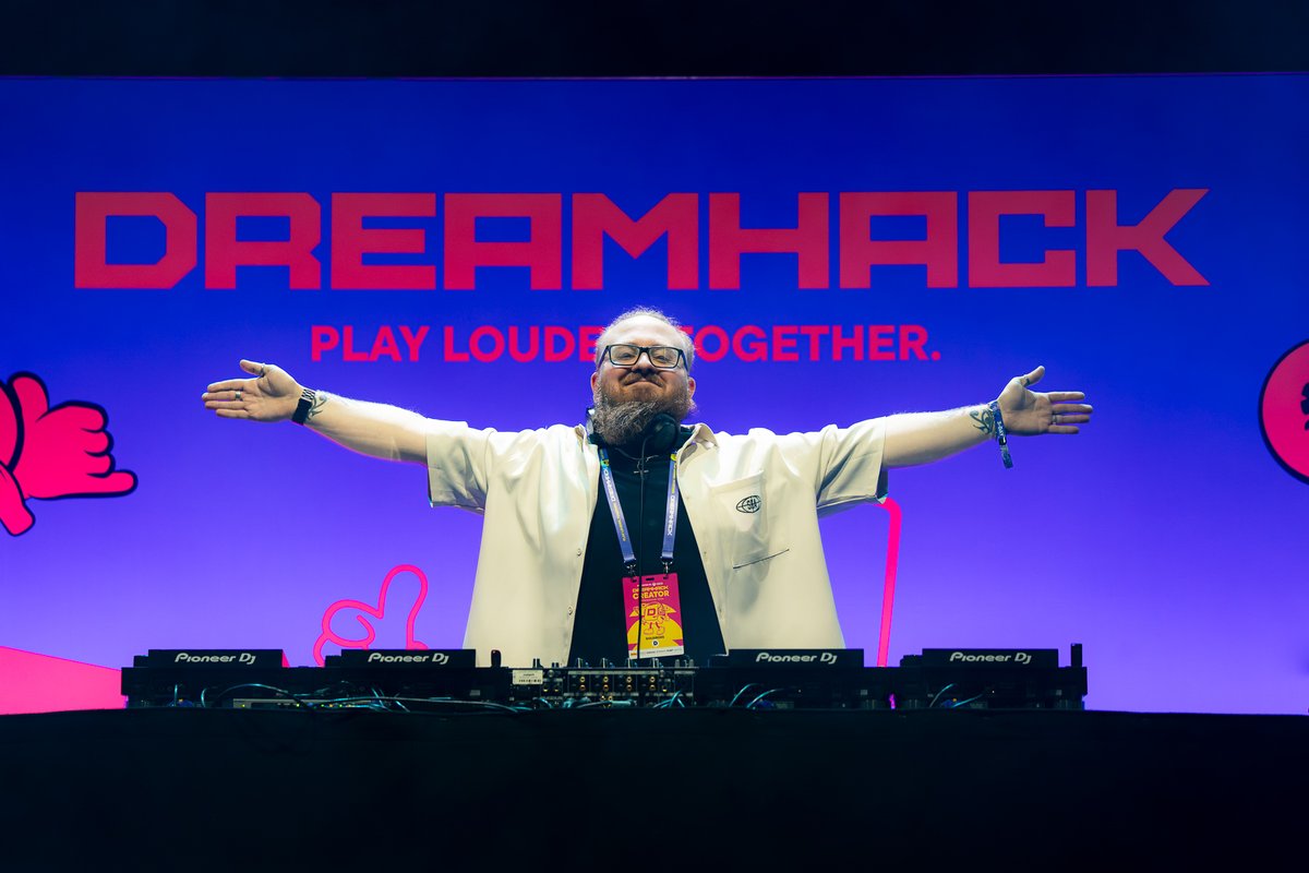GoldiRoxs's tweet photo. Had the absolute pleasure of playing at @DreamHack  over the weekend. Thank you so much for all the tags, videos and messages. 

I have certainly felt the love. I’ve met so many great people and had an amazing time! https://t.co/64in1AyPFz