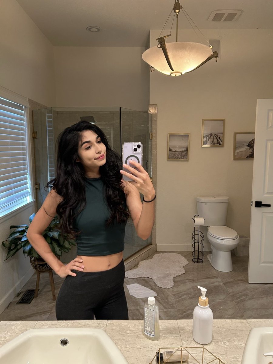 Rosa Lina 💕 tweet media