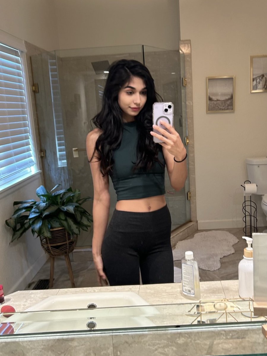 Rosa Lina 💕 tweet media