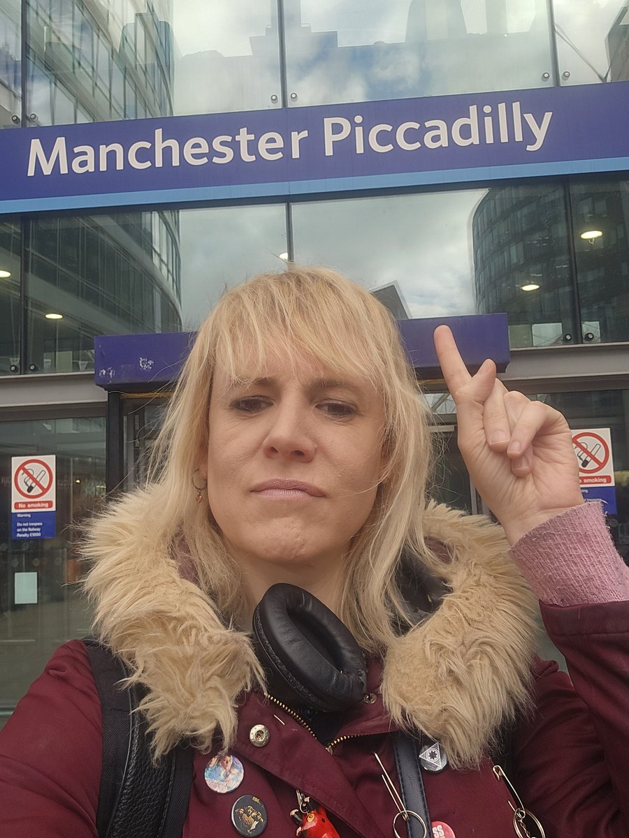KEELEYsound's tweet photo. Oh Manchester, so much to answer for.. Mainlining a new music discovery today (the brilliant Reeling by @SaySheShe) while making life hard for myself as usual by screwing up my transport connections (I tried to travel in the opposite direction to Manchester!) I need a reboot 🤦🏼‍♀️🤣 https://t.co/Jbyn4bD7Pb