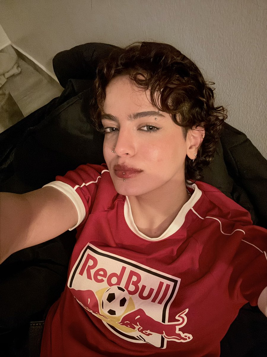 I desire violently tweet media