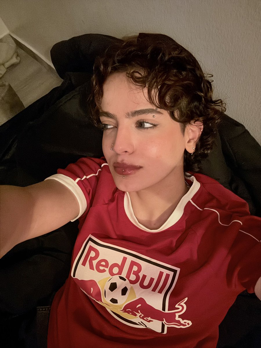 I desire violently tweet media