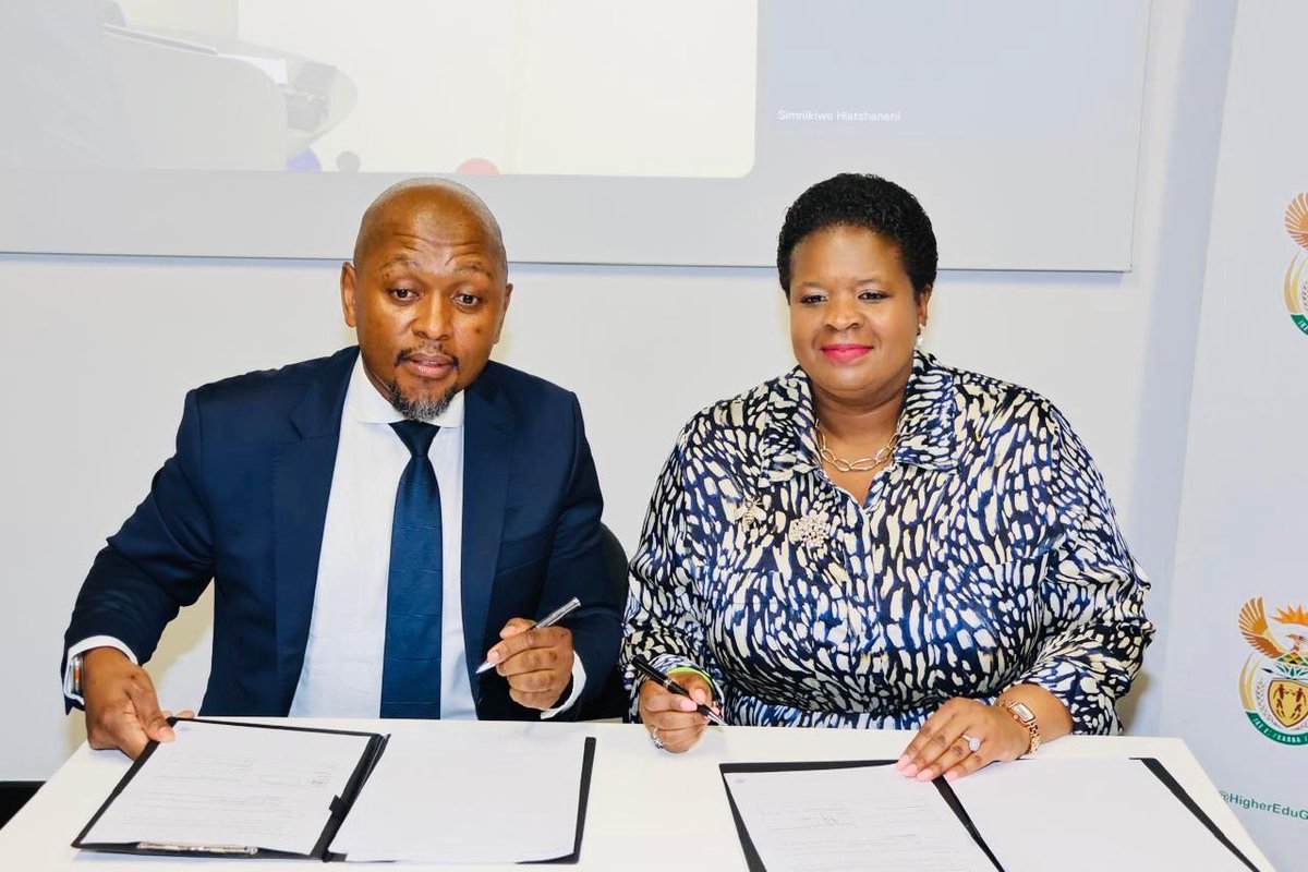 Our_DA's tweet photo. 🧑‍💻 10 000 digital skills scholarships unlocked! DA Deputy Minister Dr Mimmy Gondwe has secured a partnership with Google SA to equip students with necessary digital skills.

We're focused on bridging the skills gap and driving youth employment through public-private partnerships. https://t.co/RLxuMFxZug