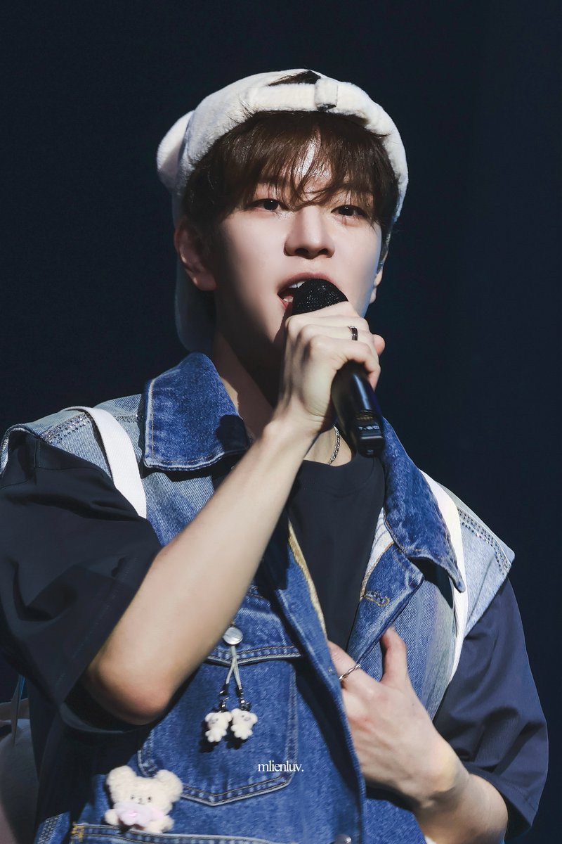 𝘮𝘰𝘯𝘨. tweet media