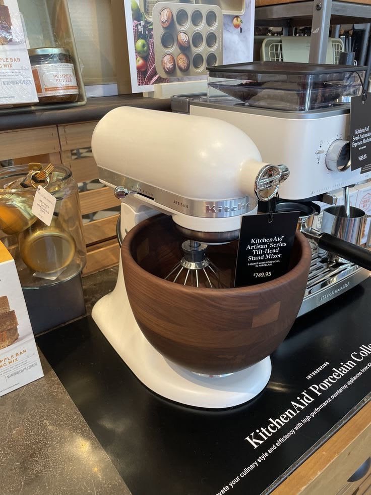 مَرْيم tweet media