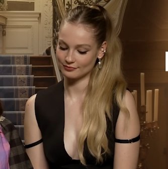  𝑚𝑟𝑠. 𝑚𝑒𝑟𝑐𝑒𝑑𝑒𝑠 * 𝑎𝑢 tweet media