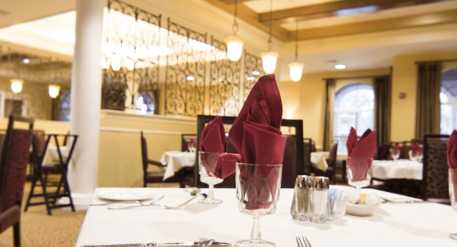 SeniorLivingFP's tweet photo. Our culinary team serves residents with a menu full of variety: healthy choices, home-style favorites, and everything in between. From Texas BBQ to fresh fruit salads and prime rib, every meal is crafted to delight and nourish.

Explore the difference: https://t.co/YEDbfJ4j47 https://t.co/xI2dyUZaTq