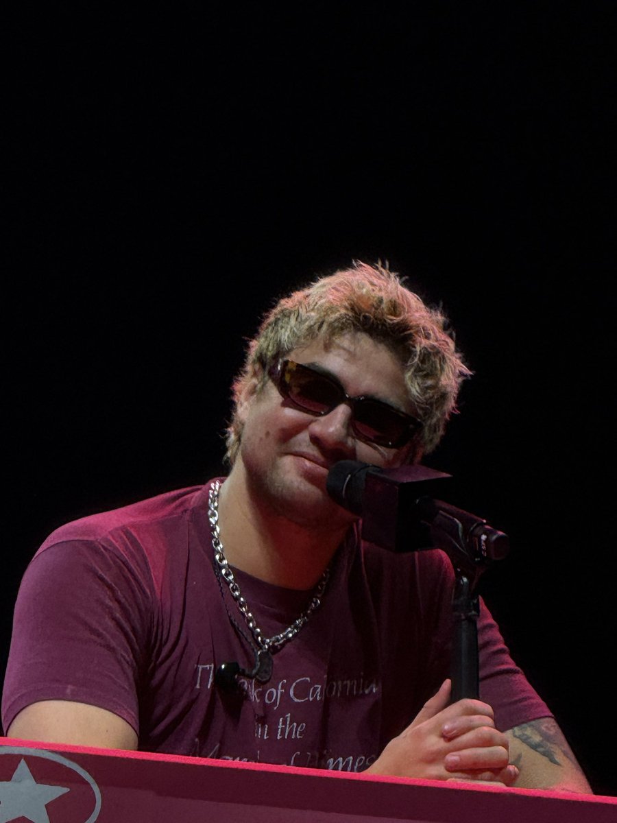 fleur ★ tweet media