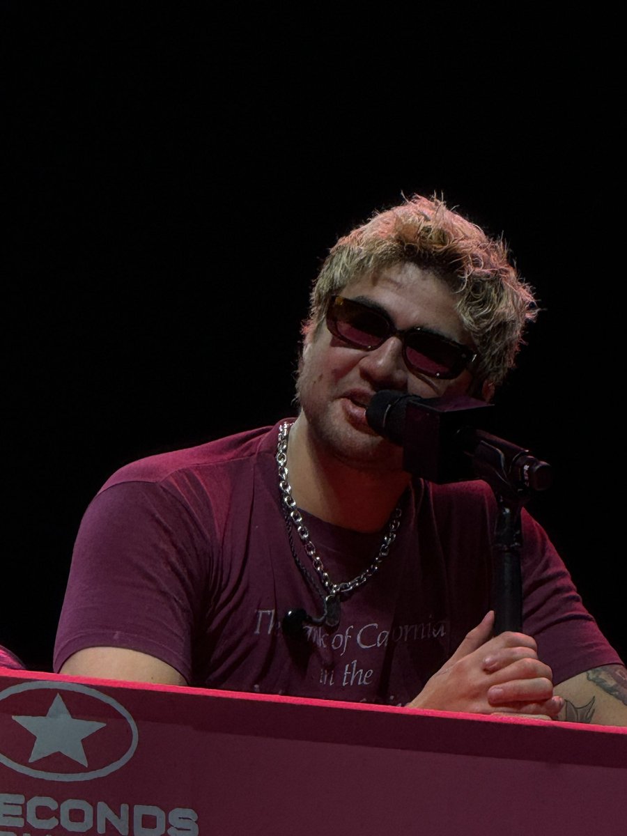 fleur ★ tweet media