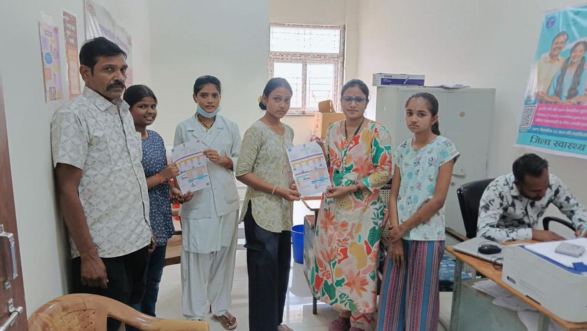 collectorUJN's tweet image. किशोरी बालिकाओं के लिए निःशुल्क HPV टीकाकरण अभियान जारी—सर्वाइकल कैंसर से बचाव हेतु 14–15 वर्ष आयु वर्ग को लाभ, जिले में 13 केंद्रों पर उपलब्ध सुविधा। #Ujjain #HPVVaccine #HealthAwareness