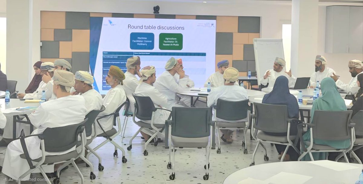 MAFWR_FishRes's tweet photo. جانب من مشاركة المختصين من مركز العلوم البحرية والسمكية في ورشة العمل التي نظمتها اليوم وزارة النقل والاتصالات وتقنية المعلومات حول استخدامات تقنيات الفضاء. وقد قدّم المهندس يحيى الوهيبي ورقة عمل تناولت استخدامات هذه التقنيات في قطاعات الثروة السمكية والزراعة. https://t.co/GD55AS9HwO