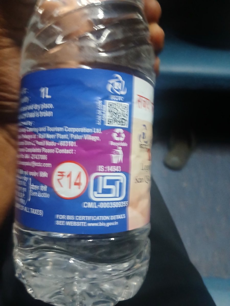 Prabu002's tweet photo. In ANANTAPURI EXP 20636
Pnr 4854345590 in S3/33
M/s Tamila caterers team selling these water bottles for Rs.20 i.e Rs.6 above the actual MRP of Rs.14.
Kindly have a look in to this issue.
@RailwaySeva @GMSRailway @K44869654Kumar @IRCTCofficial https://t.co/XauHmSwD50