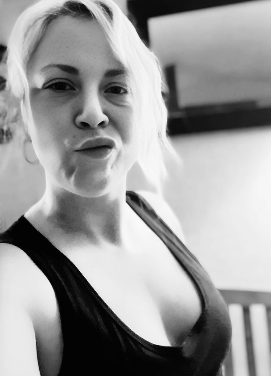 Fʉͫcͧкͭιͪηͣ Holli Would tweet media