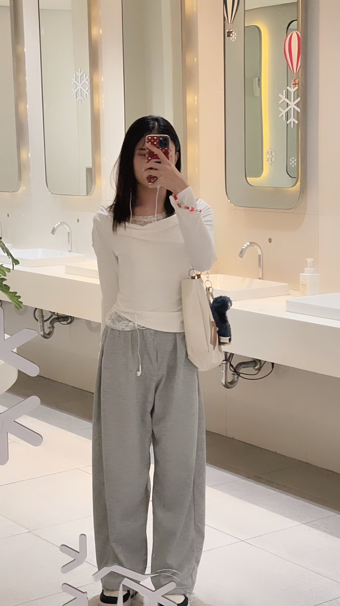 ขอขนมหน่อย💕 tweet media