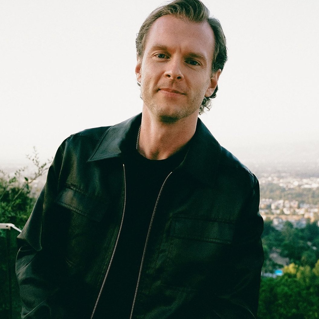 UpdateCharts tweet media